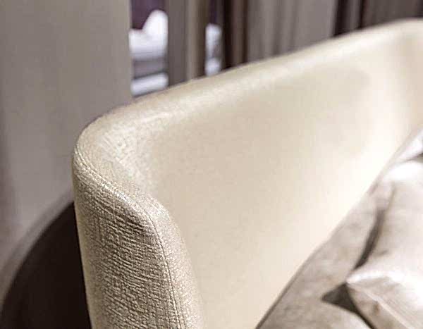 Close up to the bed headboard
