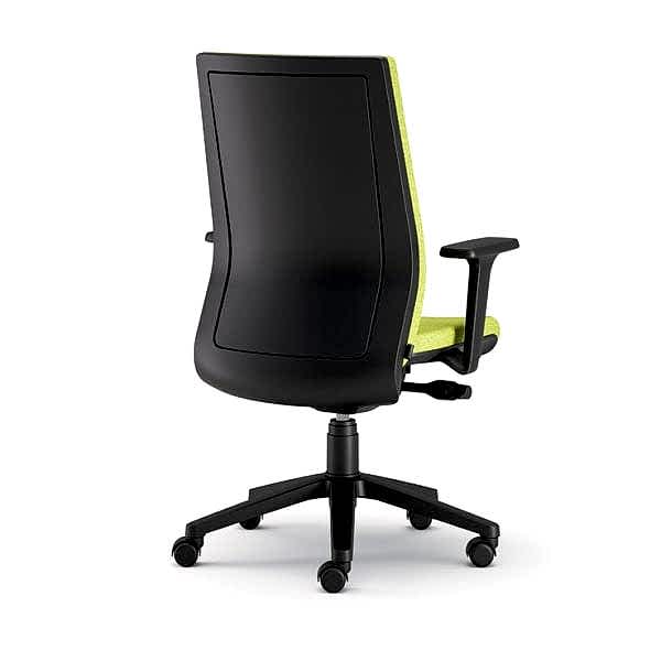 office chair equipped with swivel wheels.