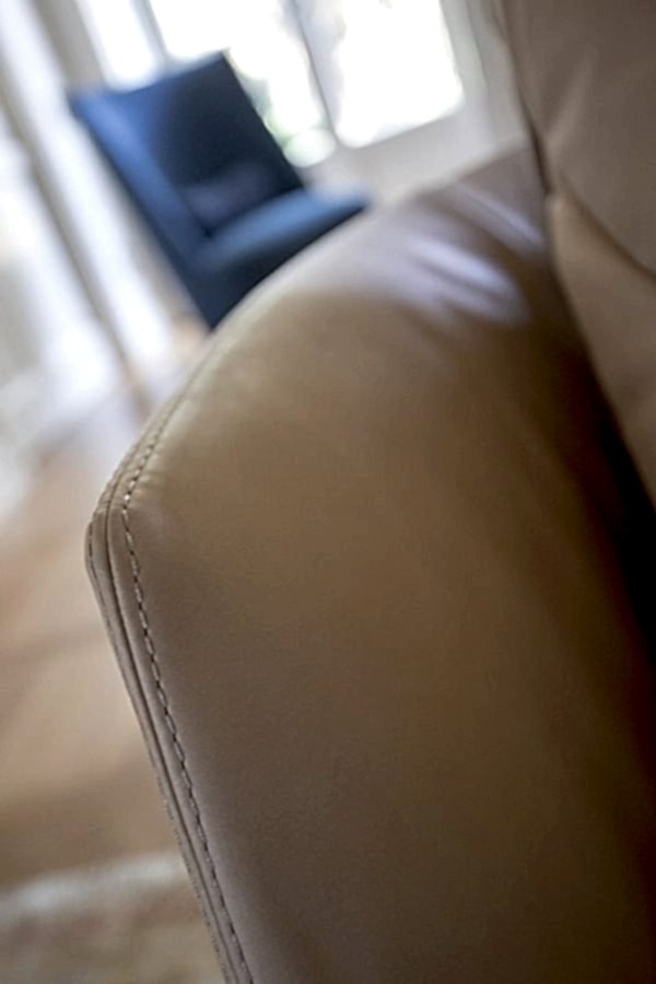 The perfect blend of style and comfort, this modern sofa boasts stitched cushions for a touch of elegance